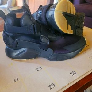 Nike Women Huaraches